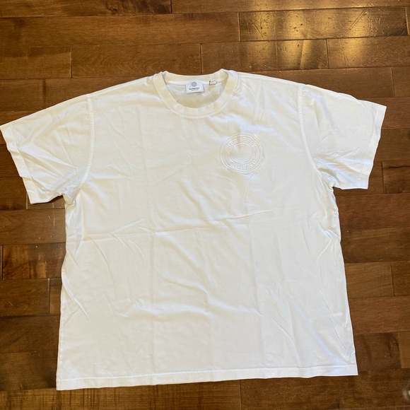 Burberry Tops - Burberry Basic T-shirt in White sz L
